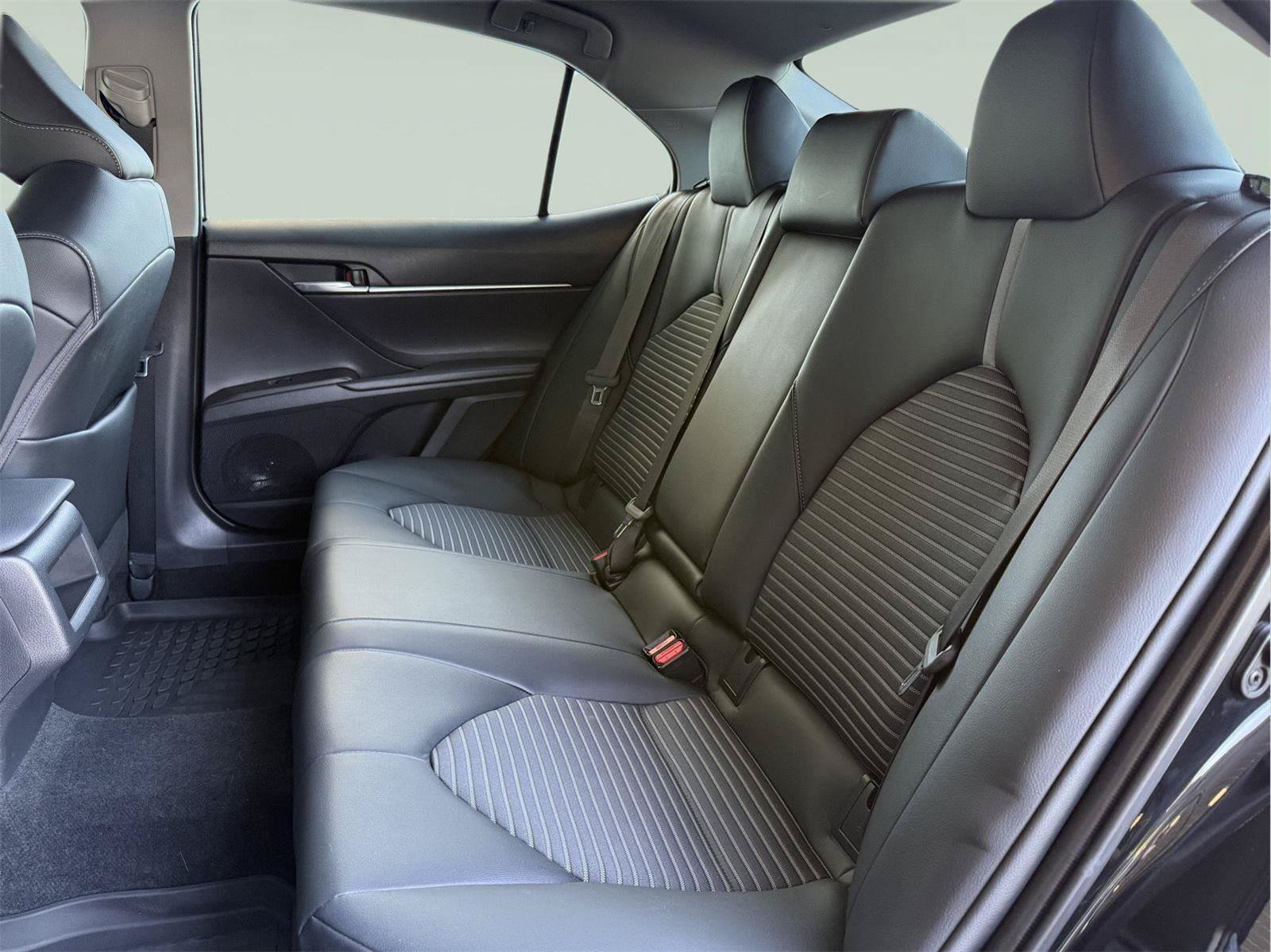 Used 2022 Toyota Camry SE FWD image 19