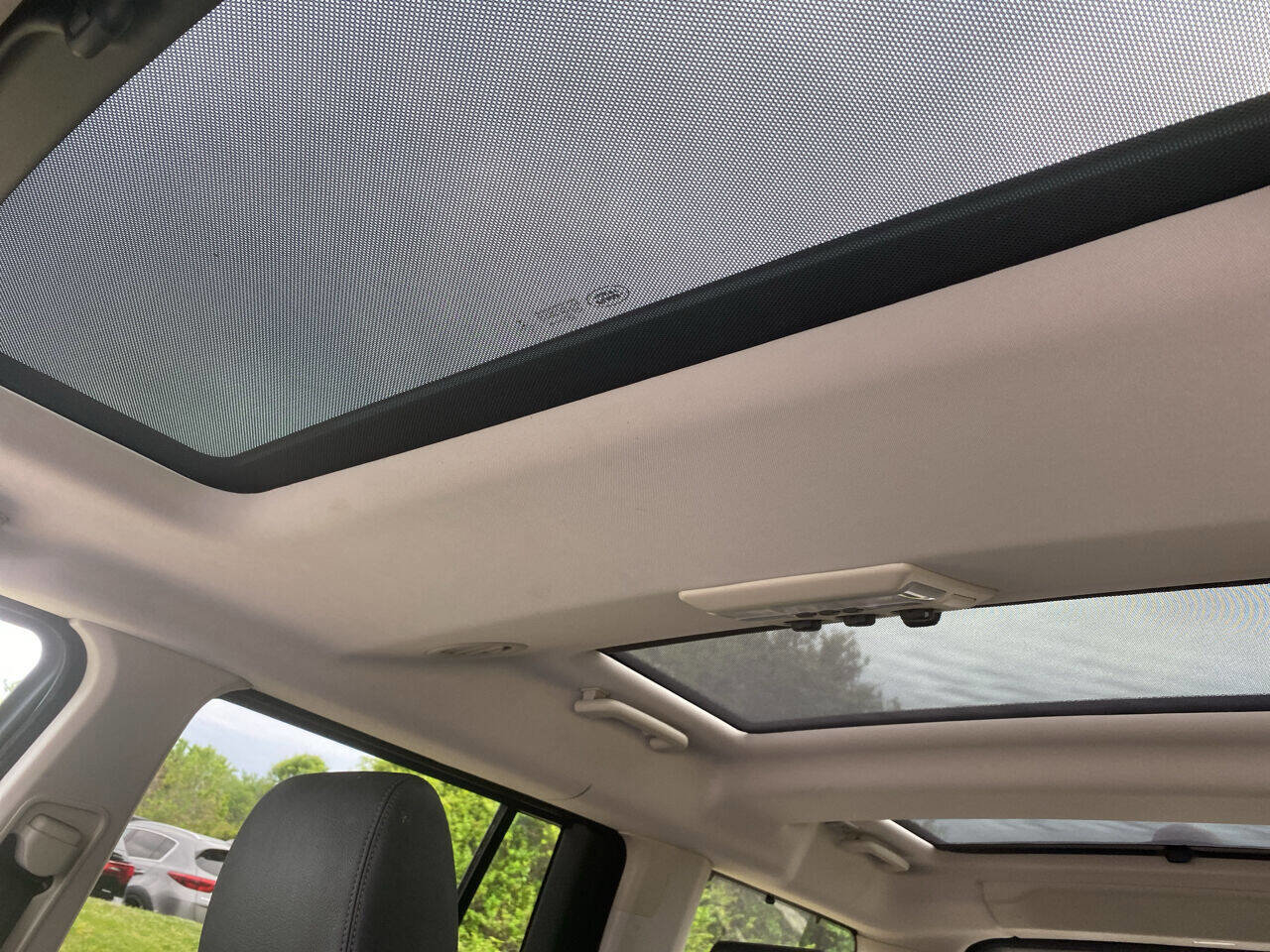 Used 2016 Land Rover LR4 HSE Silver Edition image 30