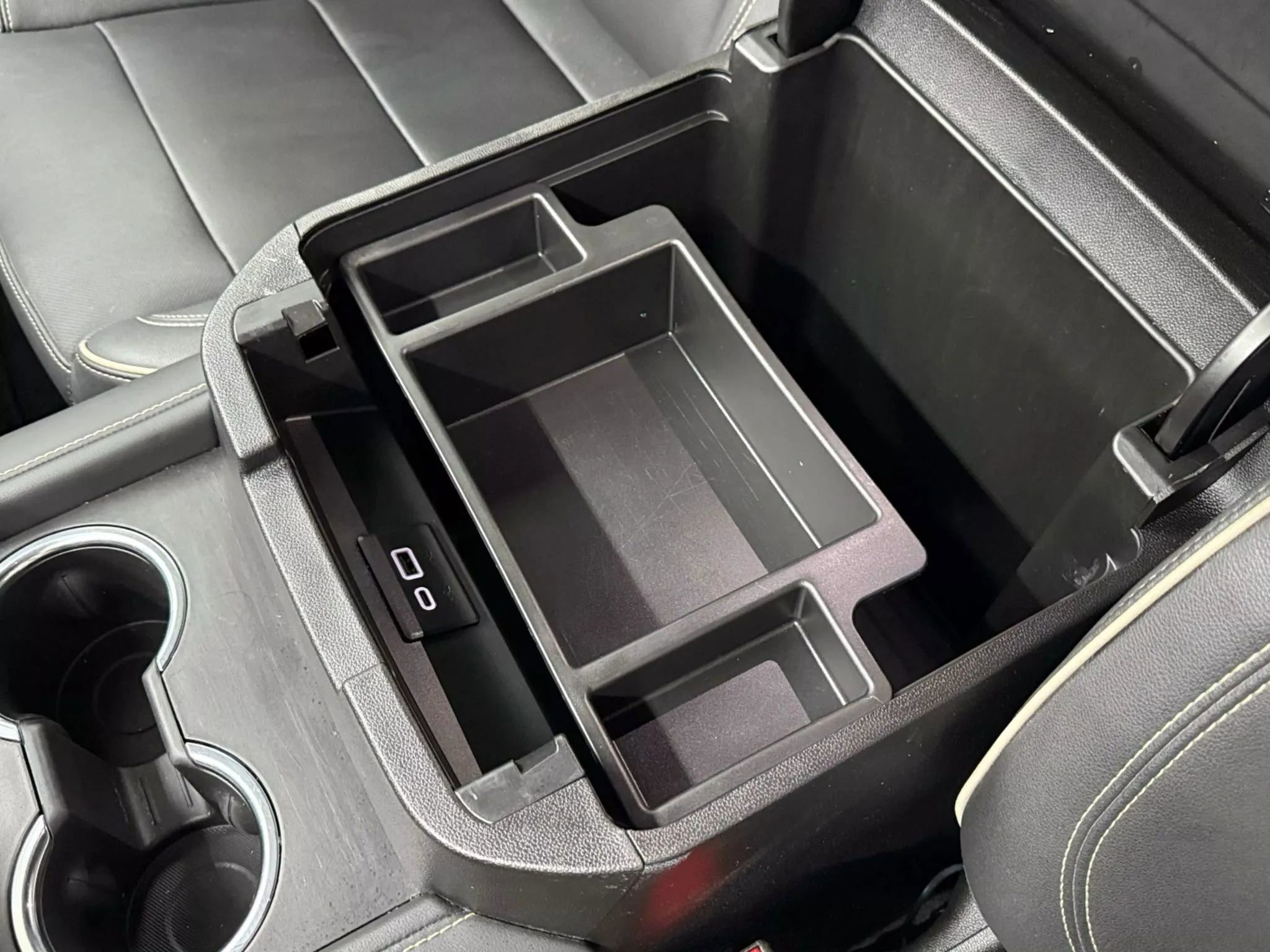 Used 2024 GMC Yukon SLT image 49