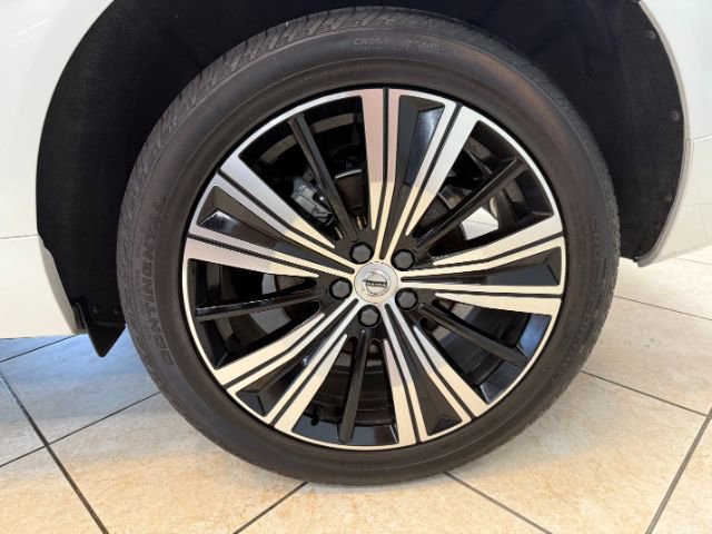 Used 2023 Volvo XC60 B5 Plus image 16