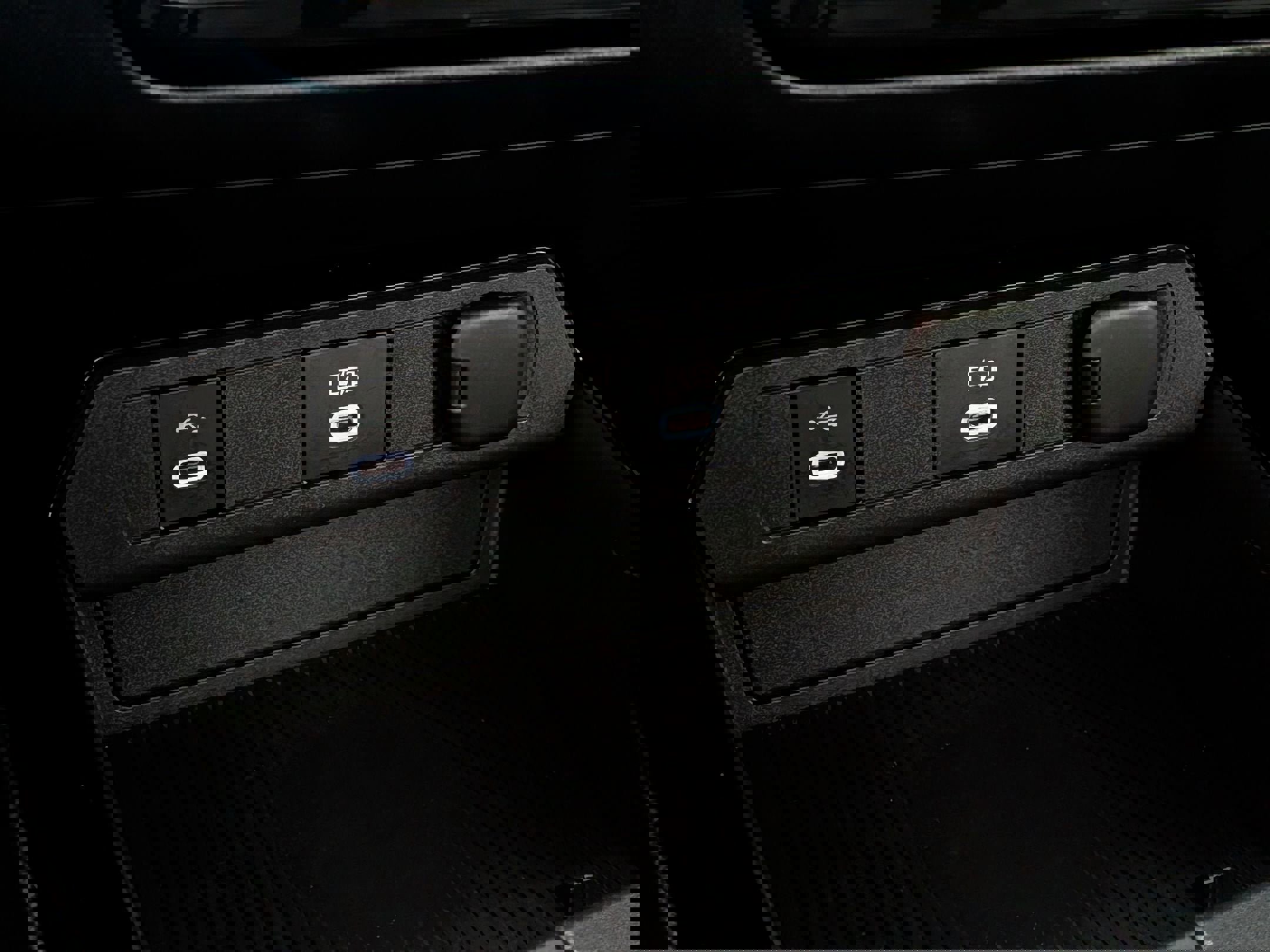 Used 2023 Toyota Prius LE FWD image 22