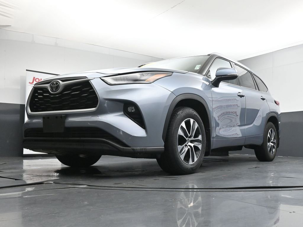 Used 2021 Toyota Highlander XLE AWD/4WD image 37