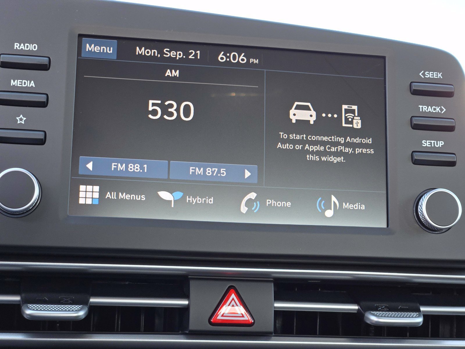 New 2026 Hyundai Elantra Hybrid FWD image 10