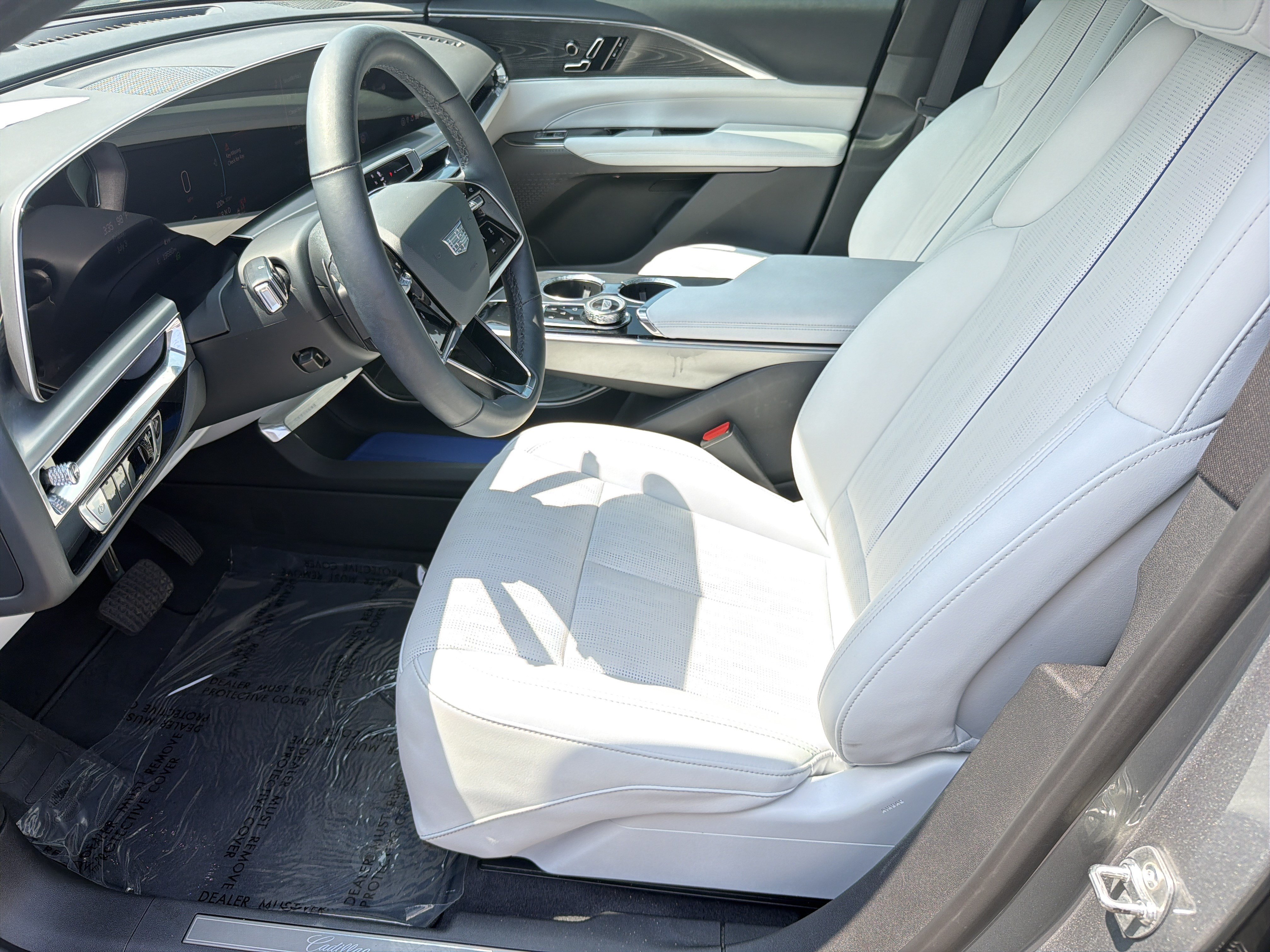 Certified 2024 Cadillac Lyriq Luxury AWD/4WD image 10