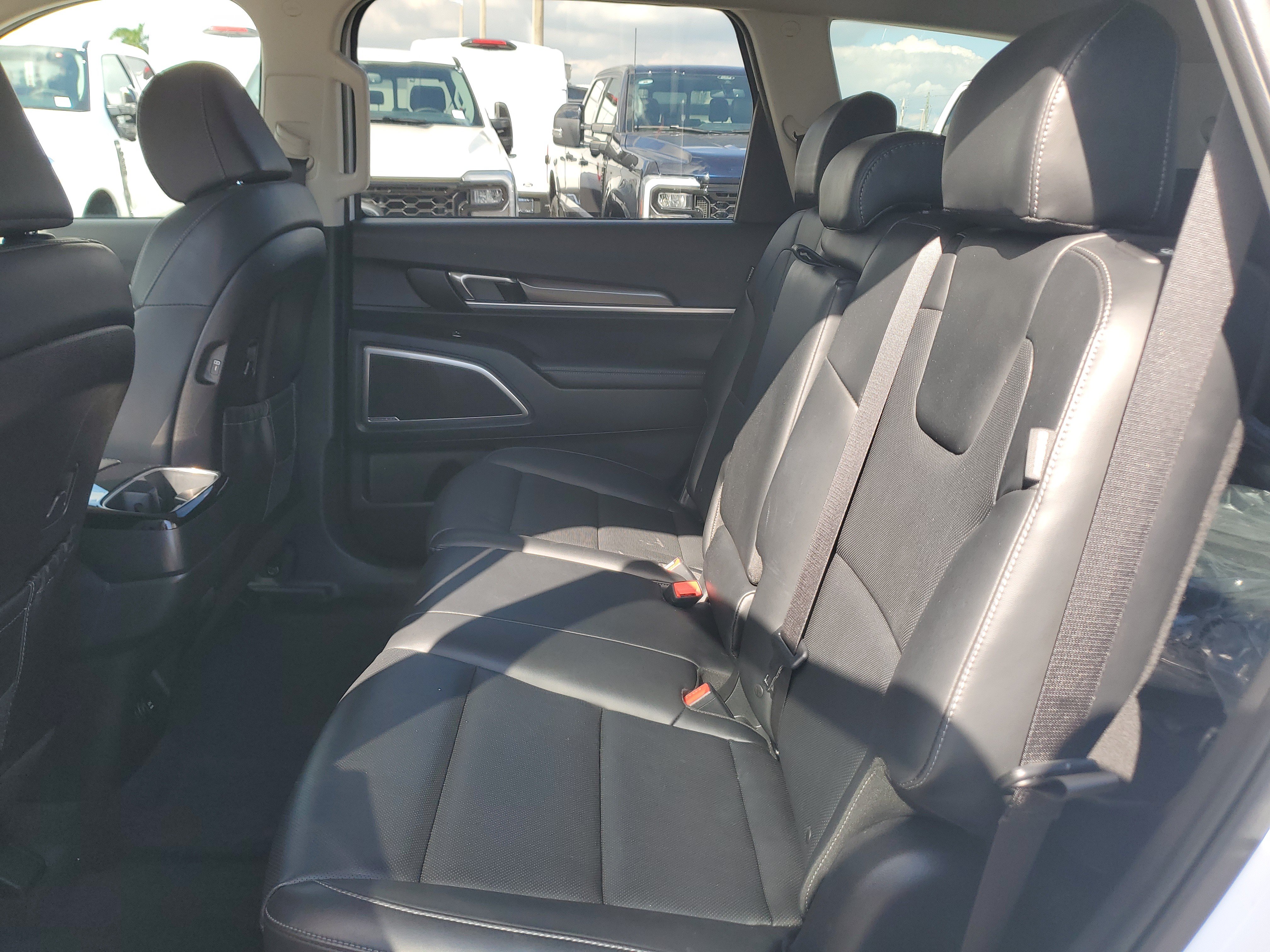 Used 2024 Kia Telluride LX FWD image 12