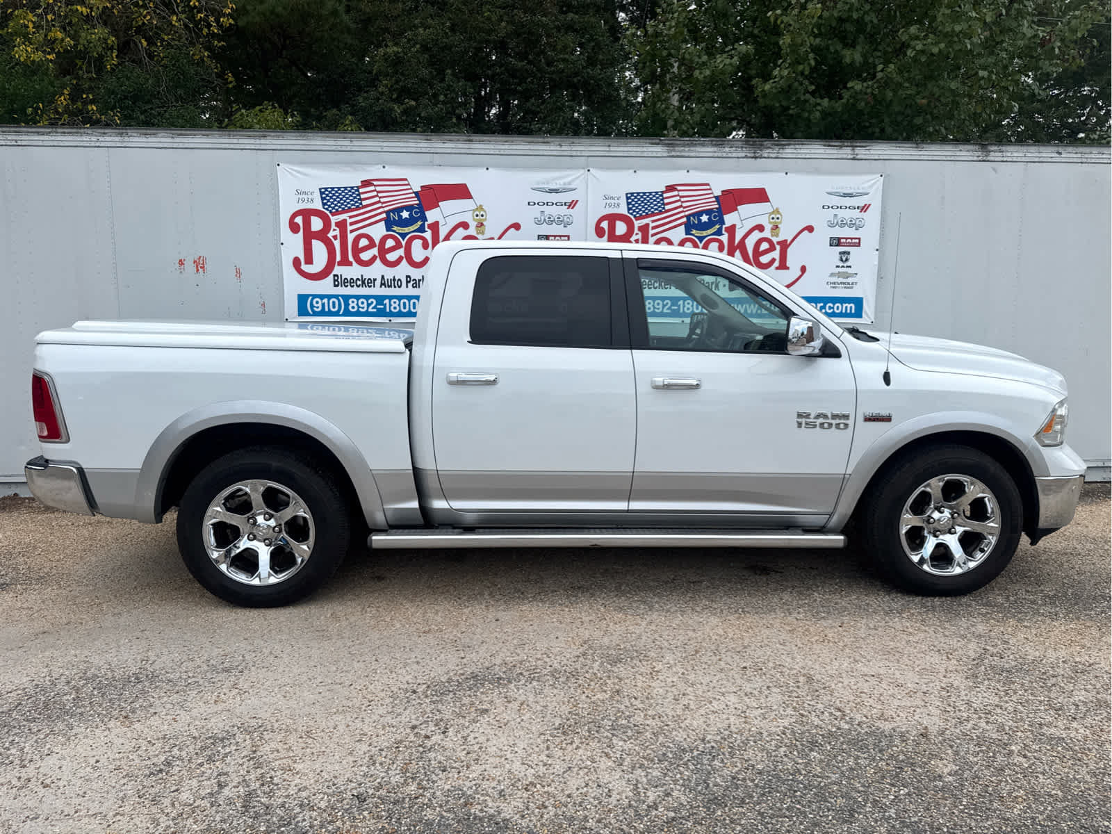 Used 2014 RAM 1500 Laramie w/ Convenience Group AWD/4WD image 2
