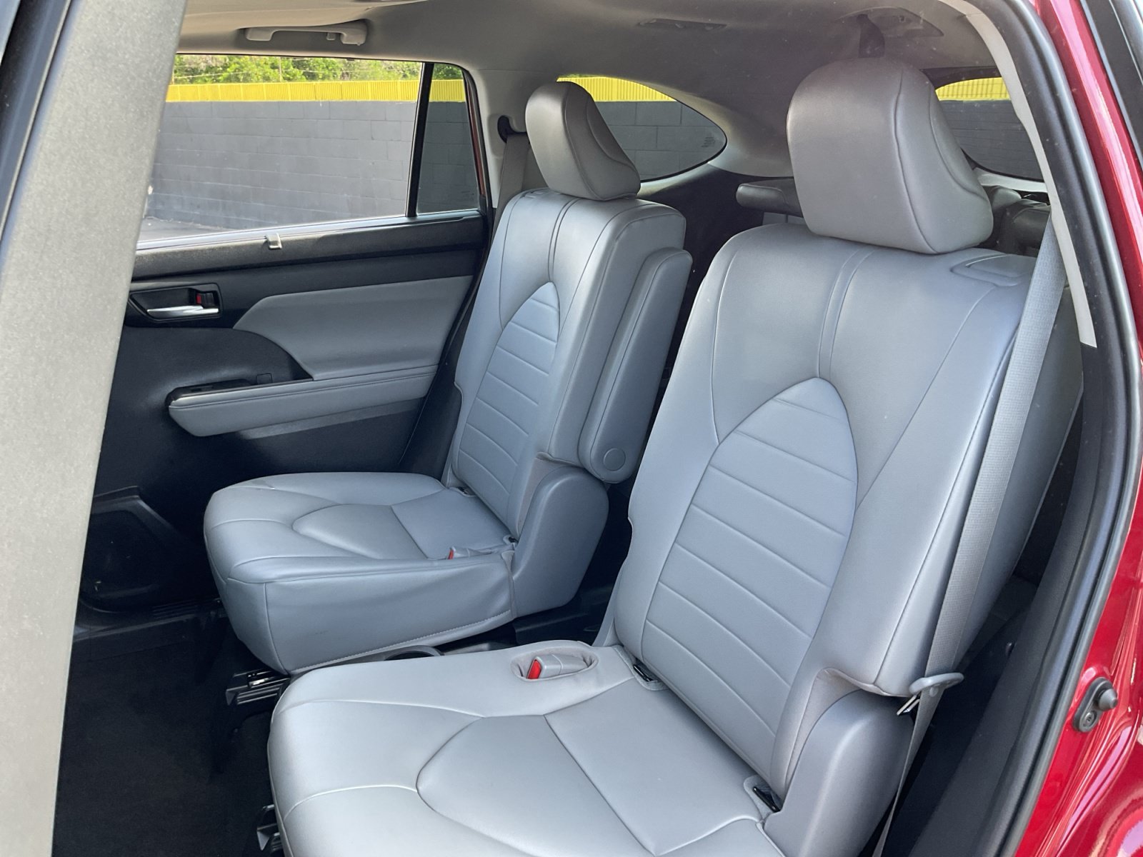 Used 2023 Toyota Highlander XLE FWD image 19