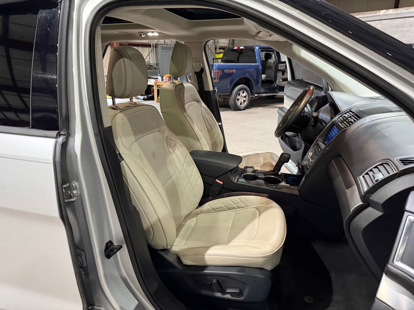 Used 2019 Ford Explorer Platinum AWD/4WD image 27