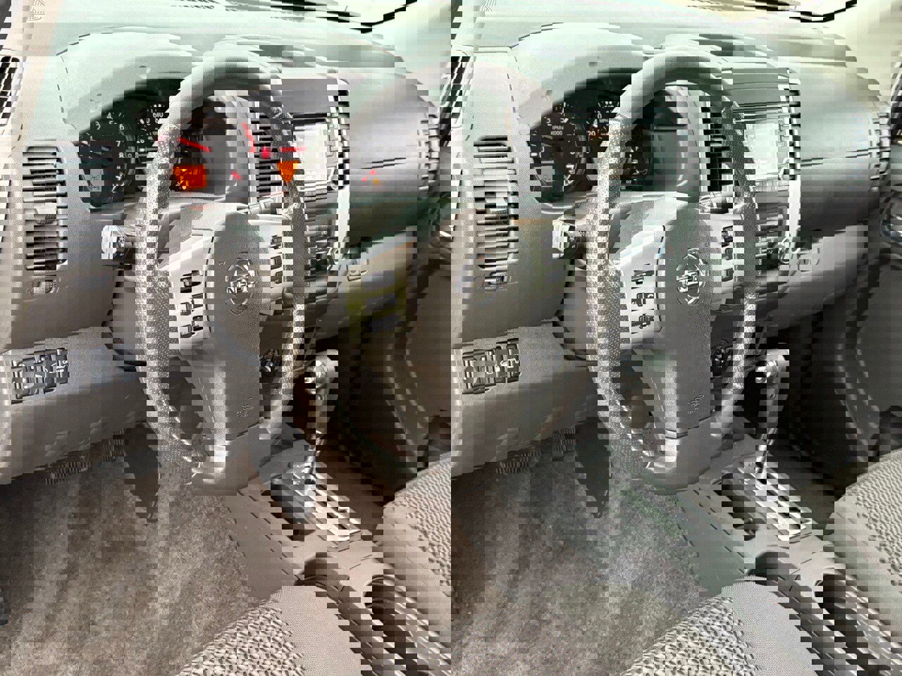 Used 2016 Nissan Frontier SV image 14