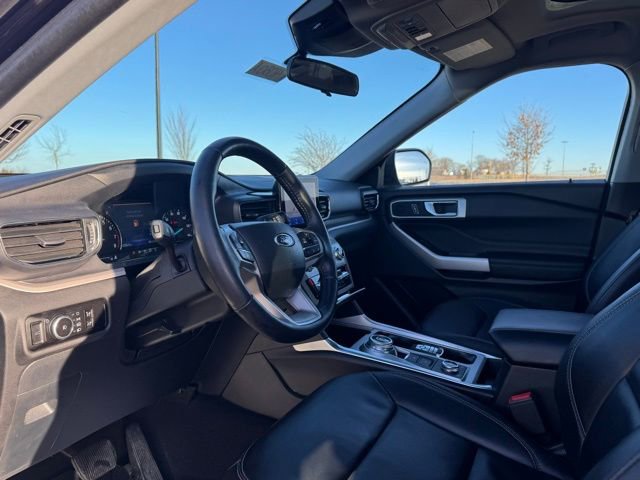 Used 2023 Ford Explorer XLT w/ Equipment Group 202A image 8