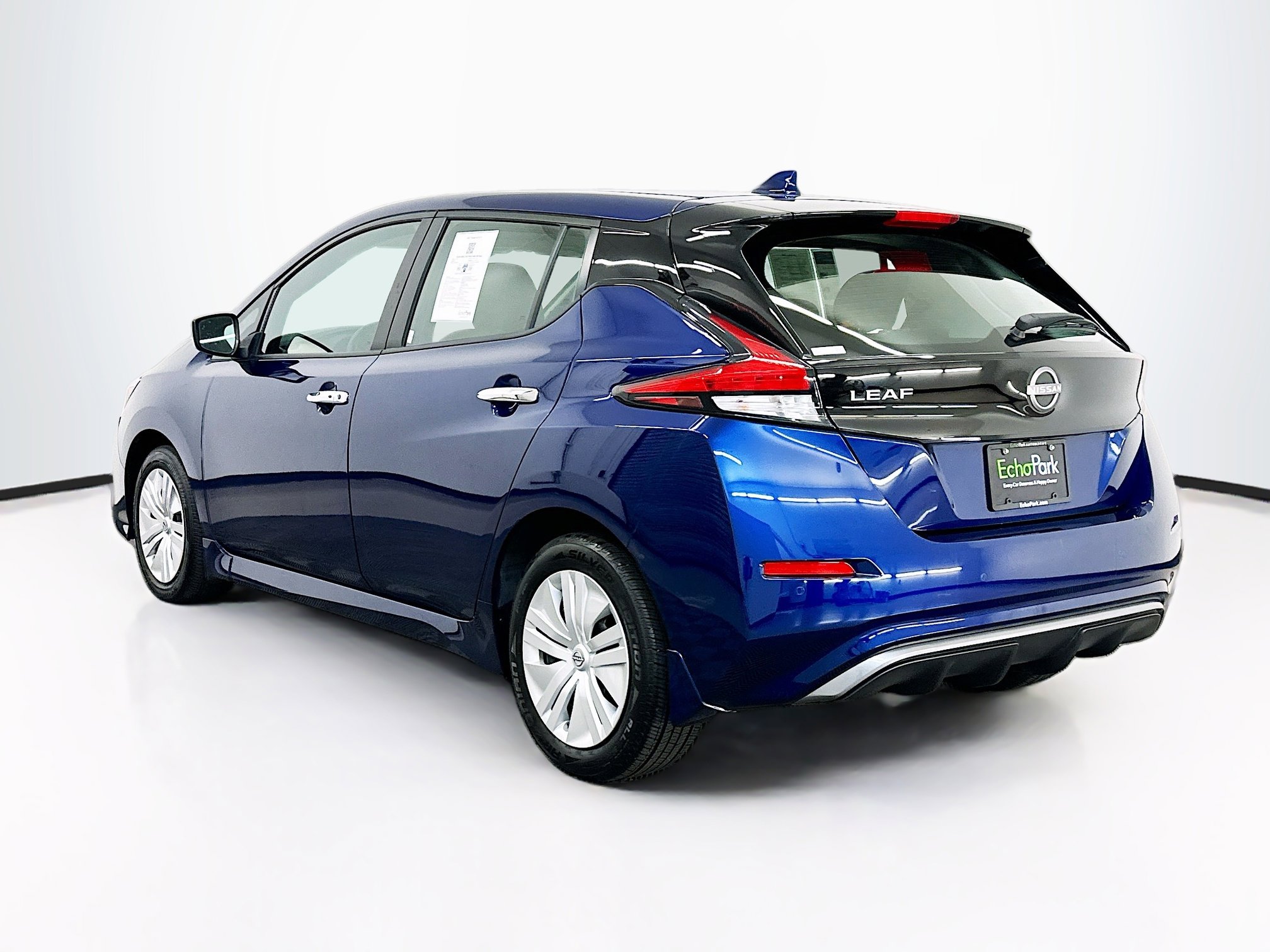 Used 2025 Nissan Leaf S image 5