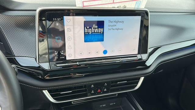 Used 2024 Volkswagen Atlas Cross Sport SEL R-Line image 16