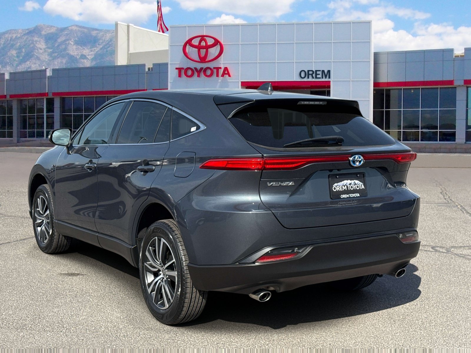 Used 2024 Toyota Venza LE AWD/4WD image 5
