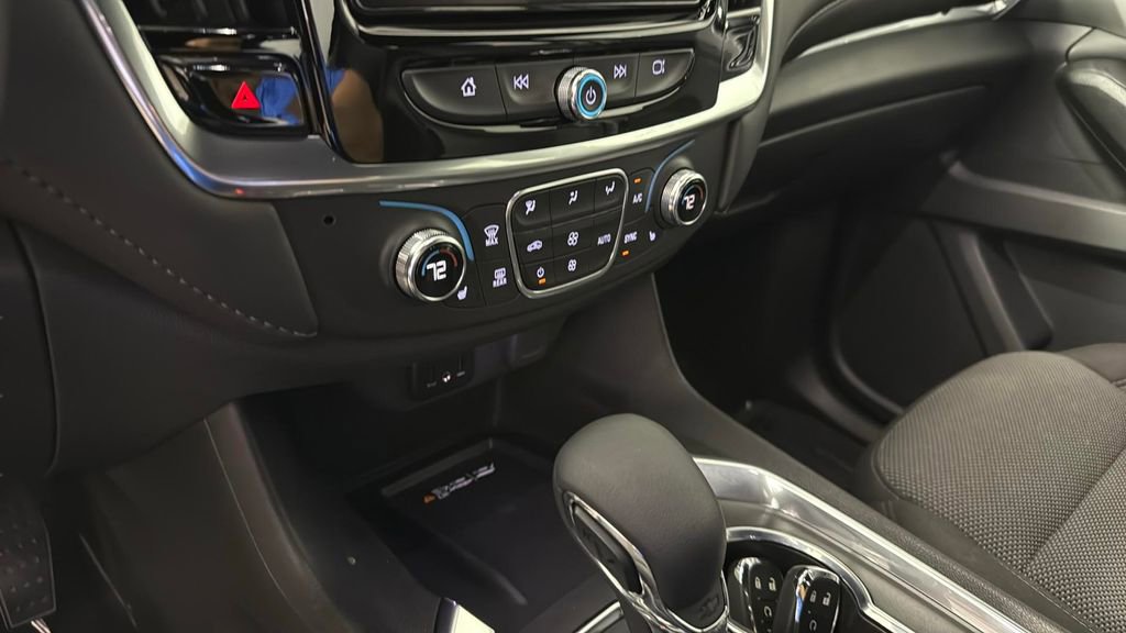 Used 2023 Chevrolet Traverse LT FWD image 21