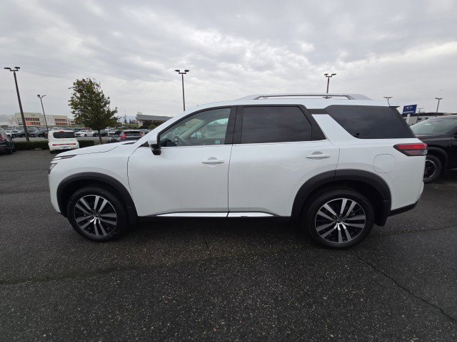 New 2025 Nissan Pathfinder Platinum w/ Cargo Package image 7