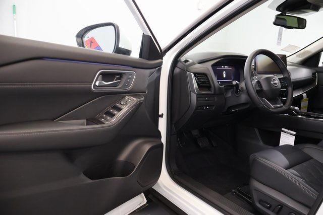 New 2026 Nissan Rogue Platinum AWD/4WD image 12