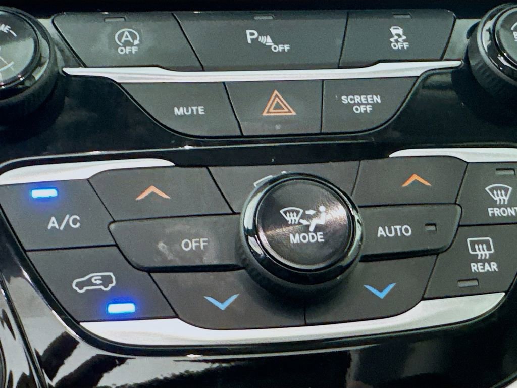 Used 2019 Chrysler Pacifica Touring-L Plus w/ Tire & Wheel Group image 19