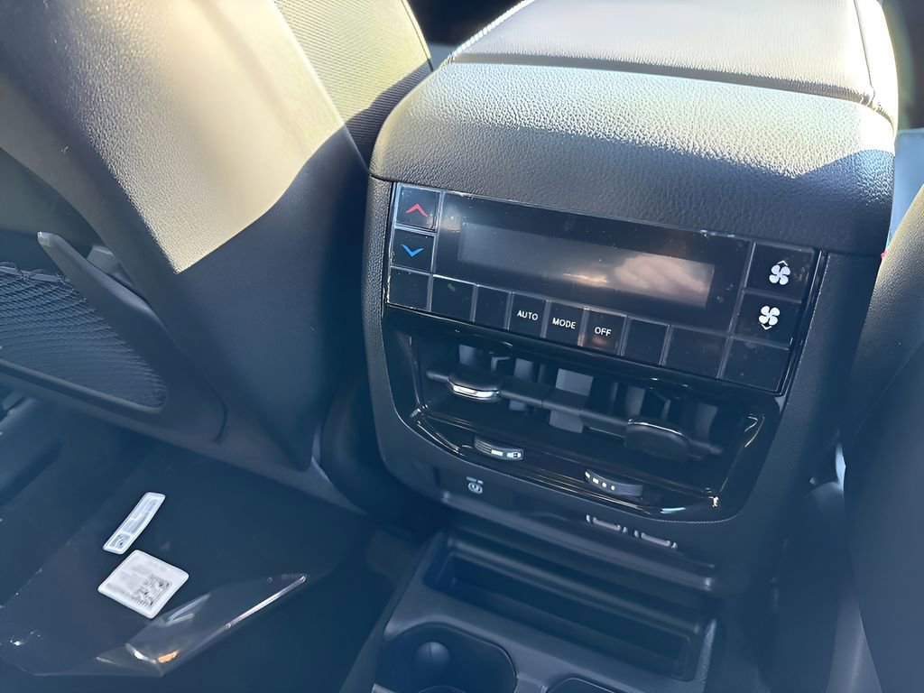 New 2025 Jeep Grand Cherokee L Altitude image 19