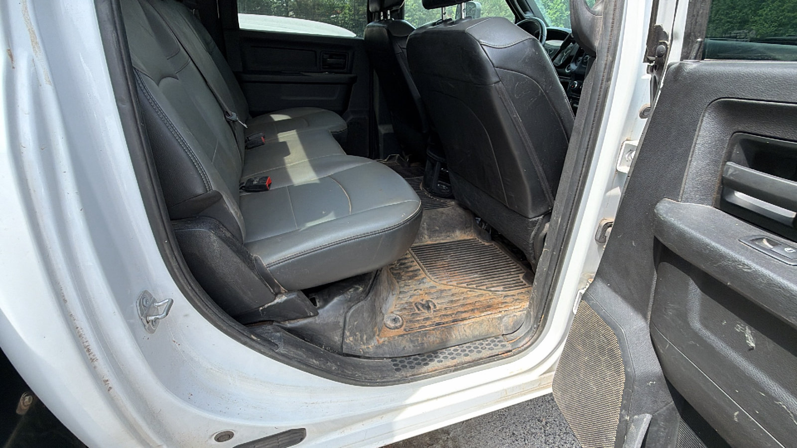Used 2022 RAM 3500 Tradesman w/ Chrome Appearance Group AWD/4WD image 21