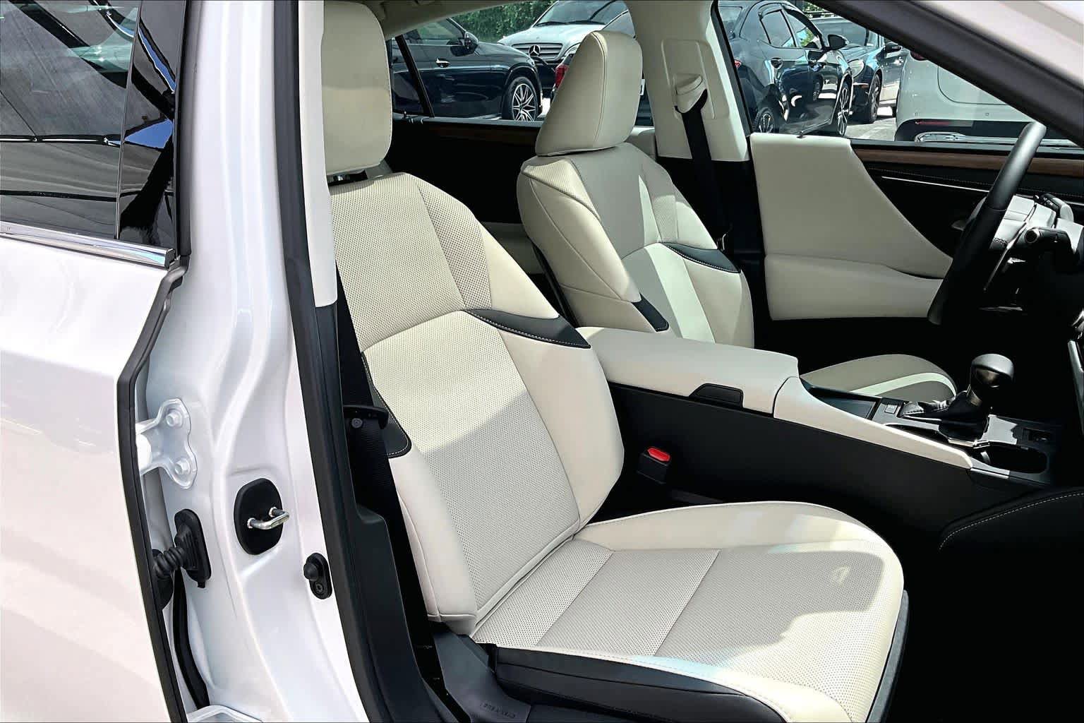 Used 2025 Lexus ES 350 w/ Premium Package FWD image 9