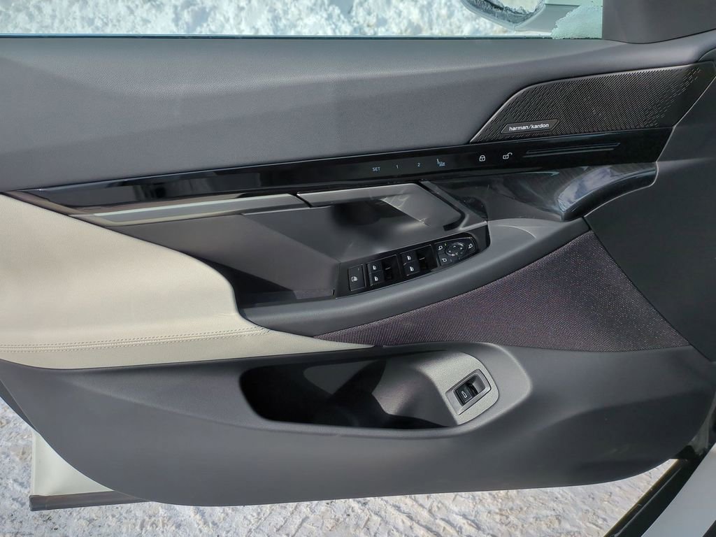 New 2026 BMW 550e xDrive w/ Executive Package image 10