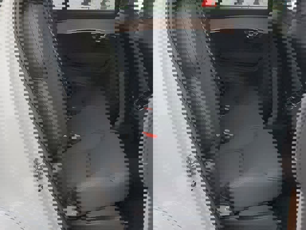 Certified 2025 Volvo XC90 B5 Core w/ Protection Package Premier image 19