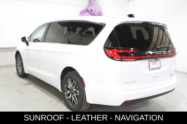 New 2027 Chrysler Pacifica Limited AWD/4WD image 27