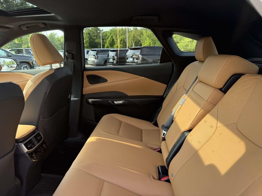 Used 2025 Lexus RX 350 Premium w/ Accessory Package AWD/4WD image 18