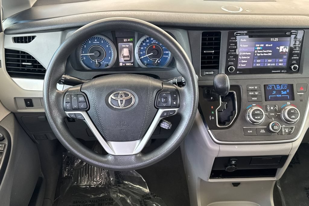 Used 2020 Toyota Sienna LE w/ LE Preferred Package FWD image 16