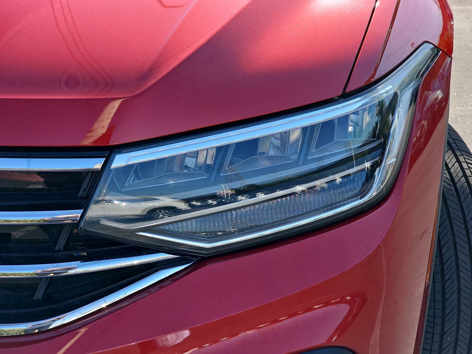 Used 2024 Volkswagen Tiguan SE w/ Panoramic Sunroof Package image 35