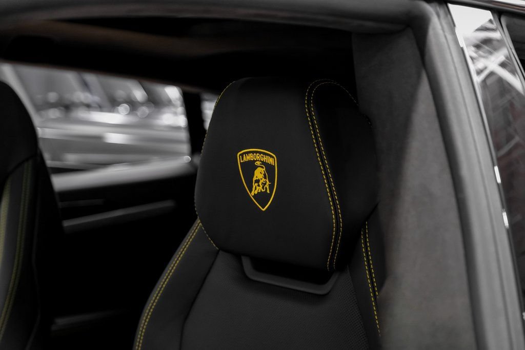 Used 2025 Lamborghini Urus Performante AWD/4WD image 33