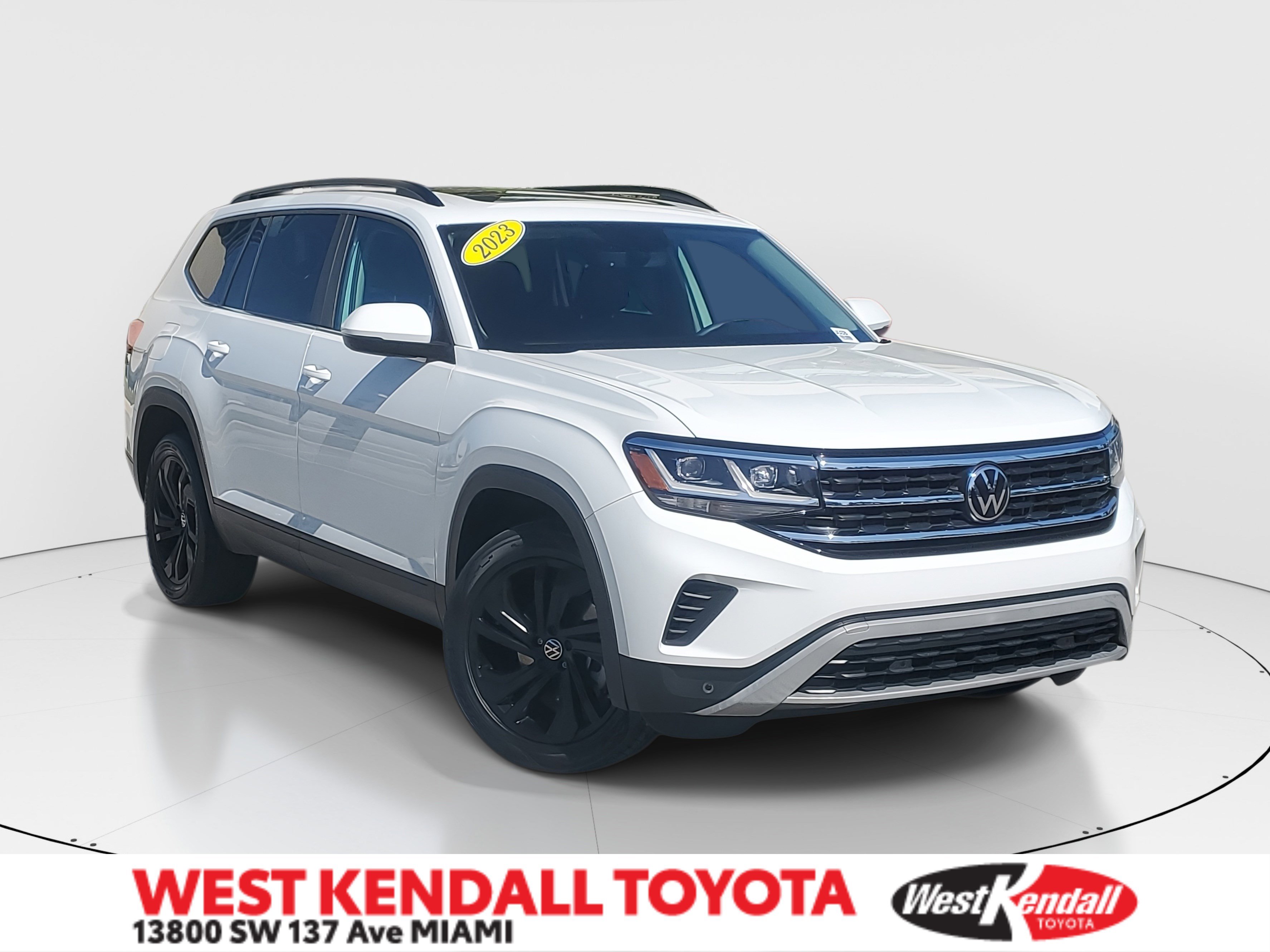 Used 2023 Volkswagen Atlas SE w/ Panoramic Sunroof Package image 1
