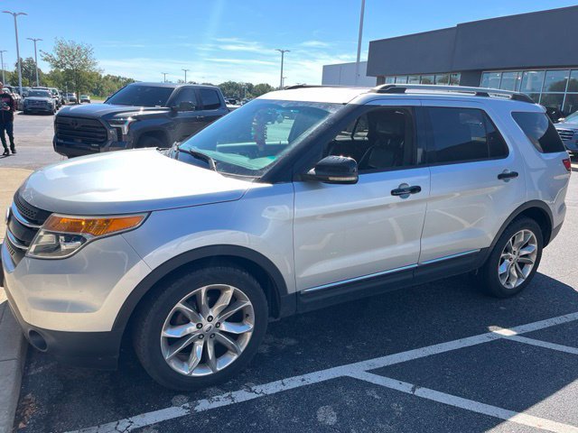 Used 2013 Ford Explorer XLT AWD/4WD image 2