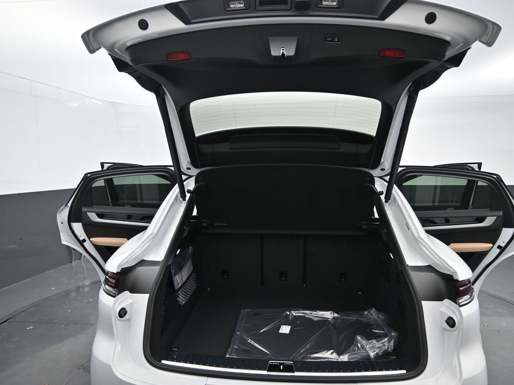 New 2025 Porsche Cayenne Coupe image 17