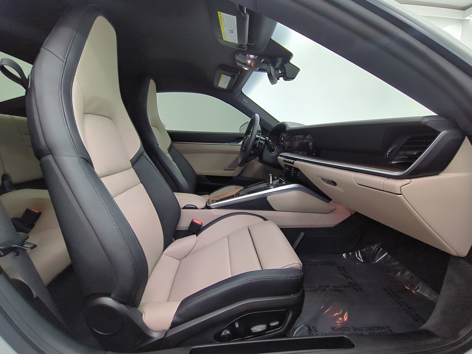 Used 2025 Porsche 911 Carrera RWD image 23