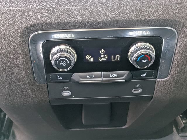 Used 2023 GMC Yukon SLT w/ SLT Premium Package RWD image 16