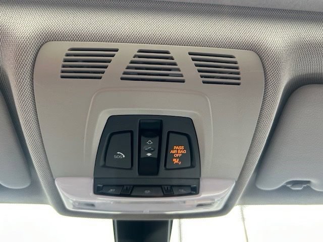 Used 2018 BMW 320i xDrive Sedan AWD/4WD image 30