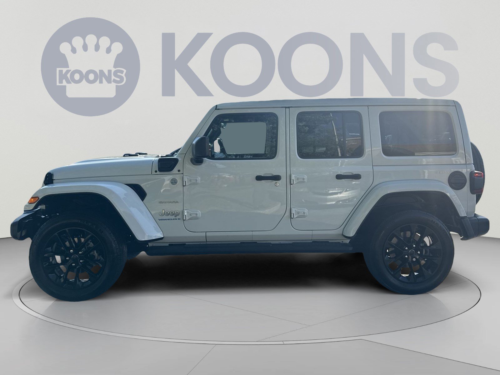 Used 2024 Jeep Wrangler Unlimited Sahara w/ Technology Group AWD/4WD image 2