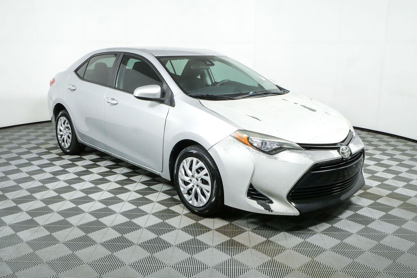 Used 2017 Toyota Corolla LE FWD image 1