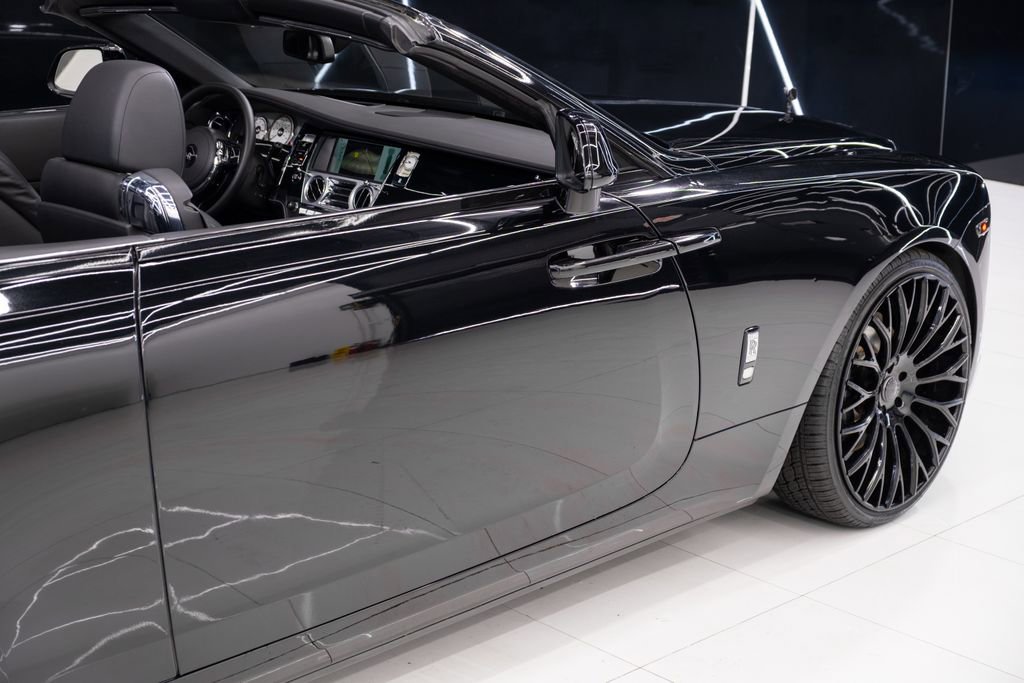Used 2016 Rolls-Royce Dawn image 13