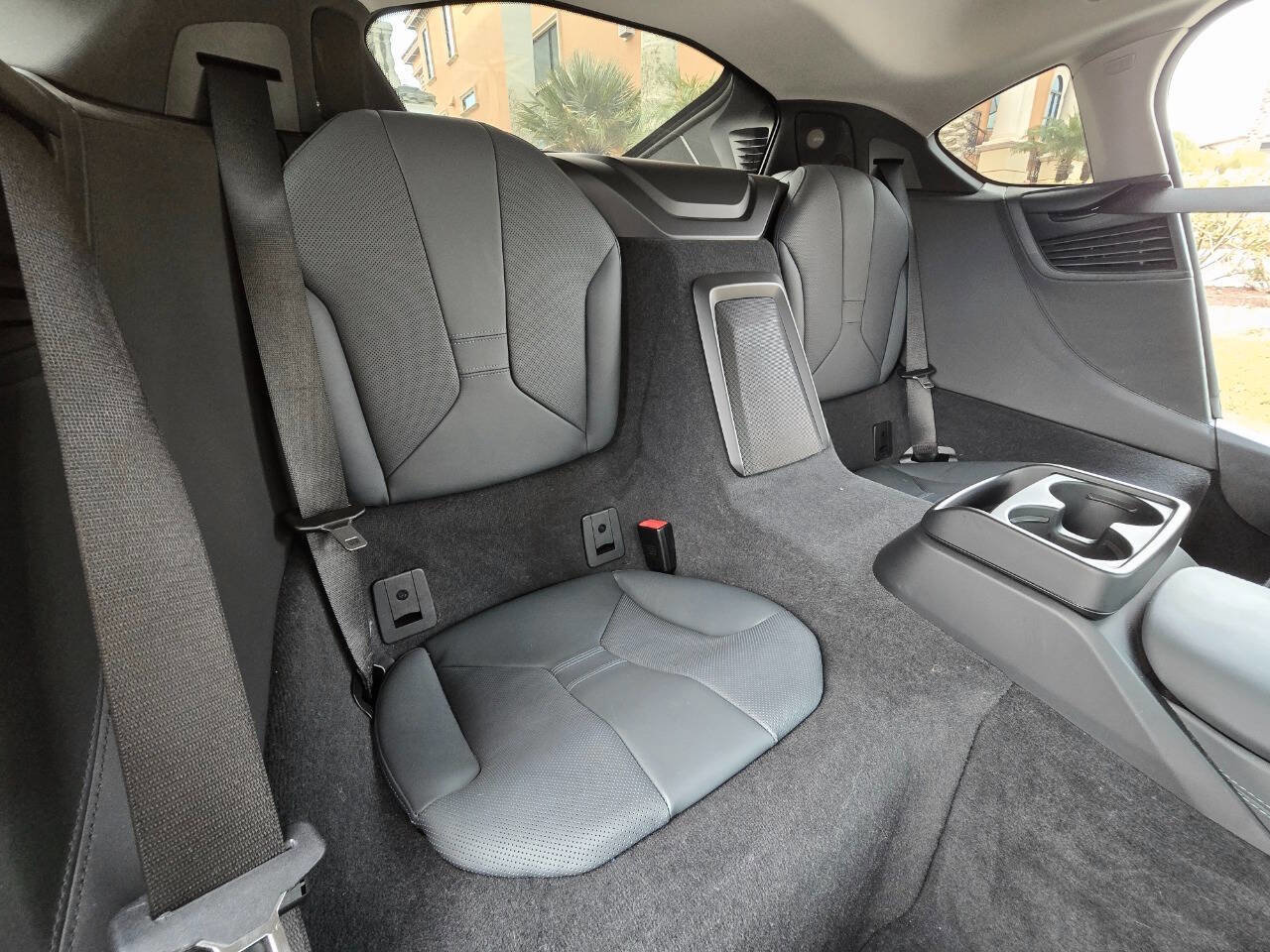 Used 2019 BMW i8 Coupe image 24