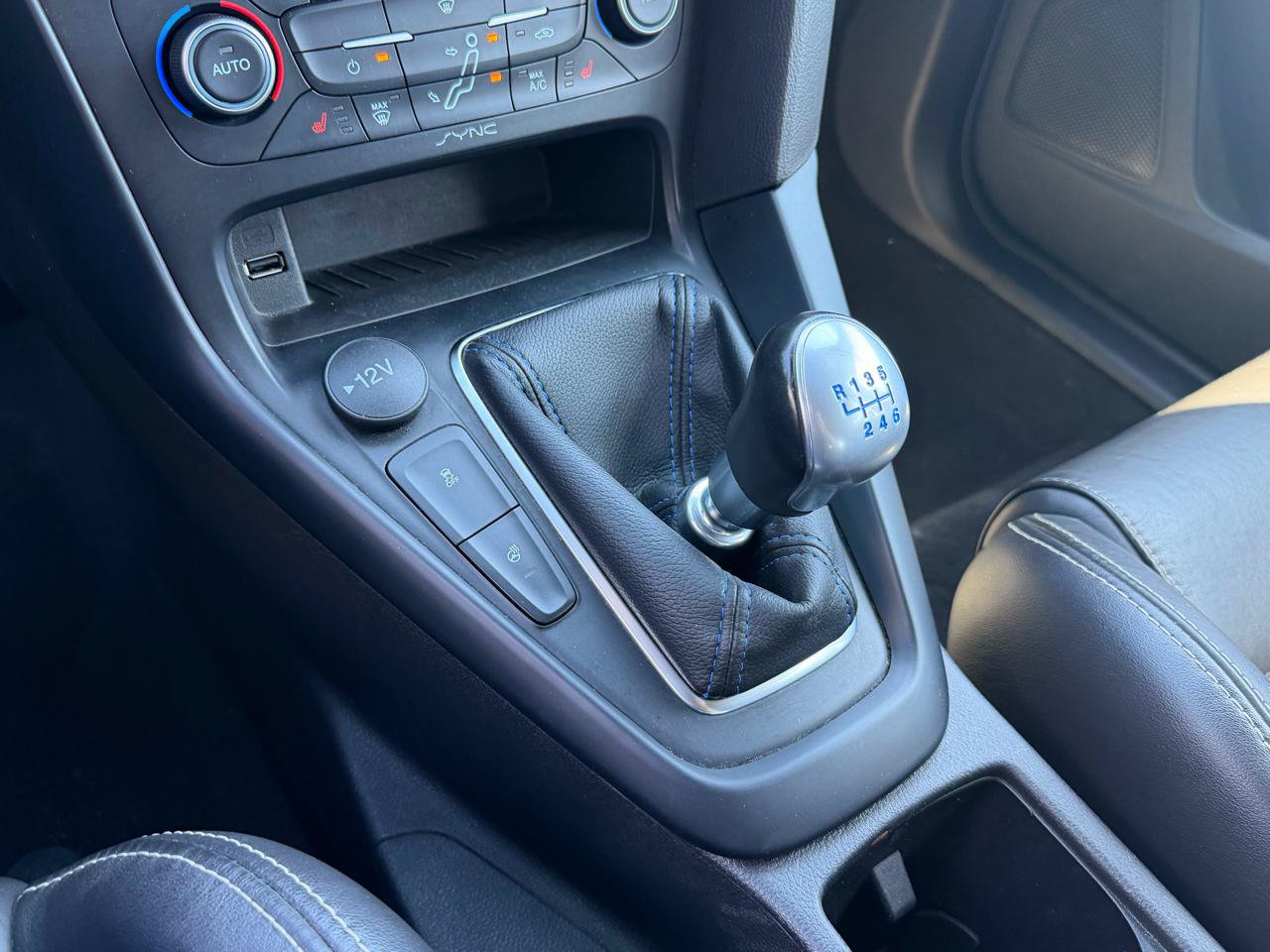 Used 2018 Ford Focus ST FWD image 19