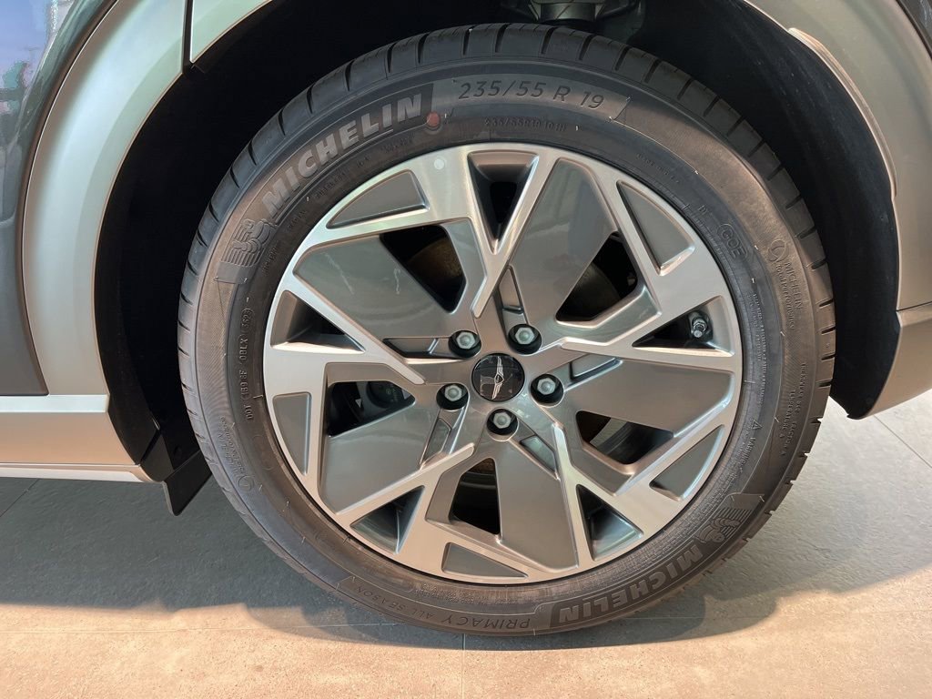 New 2024 Genesis GV60 RWD image 7