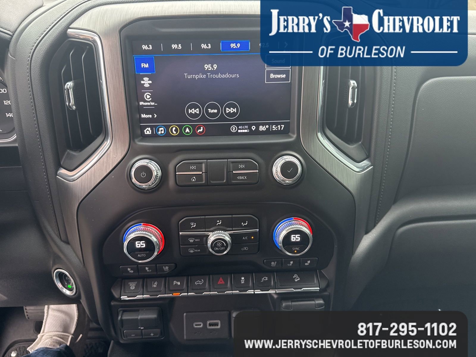 Used 2023 GMC Sierra 2500 Denali w/ Denali Ultimate Package AWD/4WD image 14