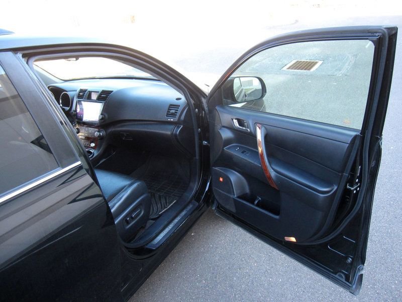 Used 2012 Toyota Highlander Limited image 18