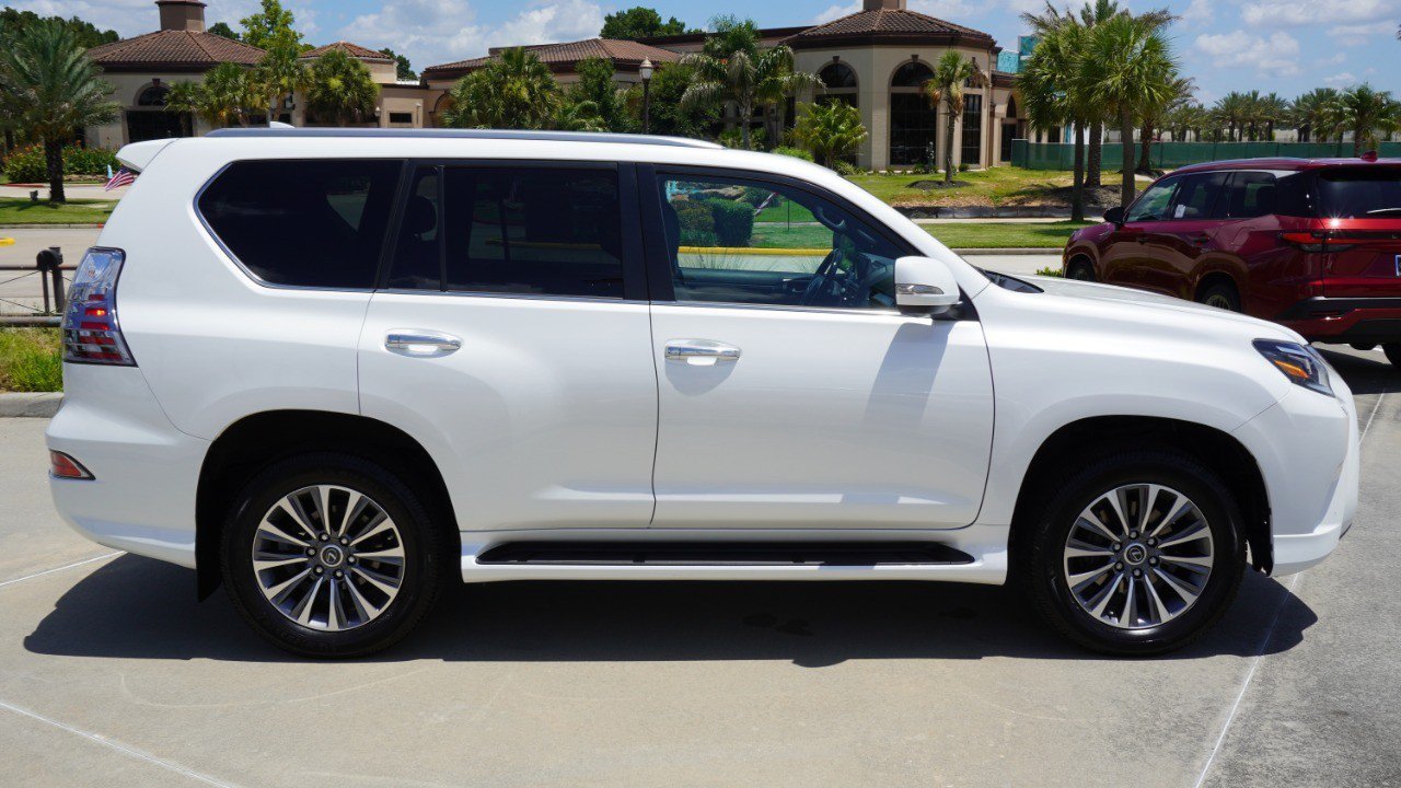 Certified 2022 Lexus GX 460 Luxury w/ Accessory Package AWD/4WD image 4