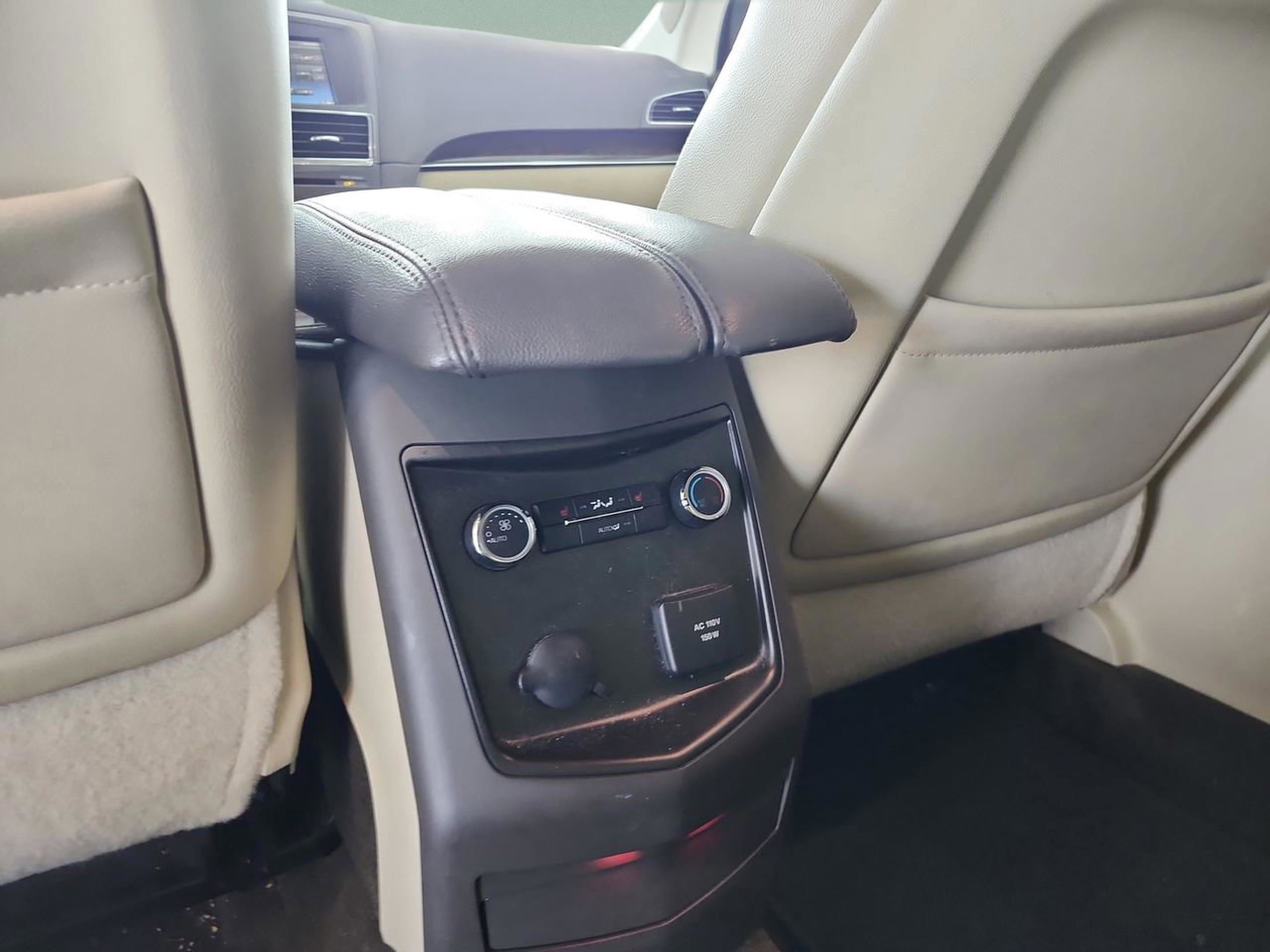 Used 2014 Lincoln MKT FWD image 29