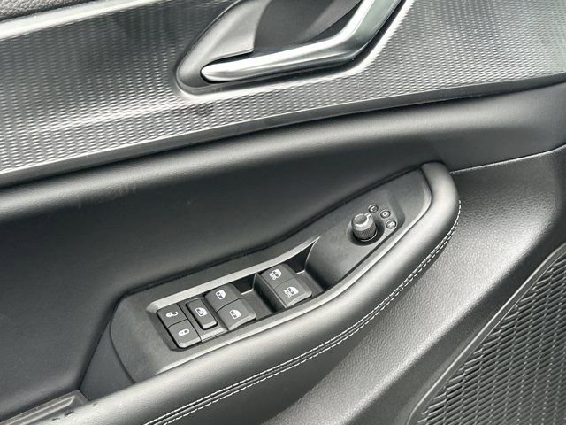 New 2025 Jeep Grand Cherokee Altitude image 12