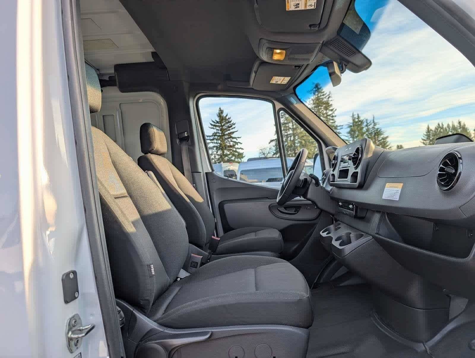 Used 2025 Mercedes-Benz Sprinter 2500 image 12