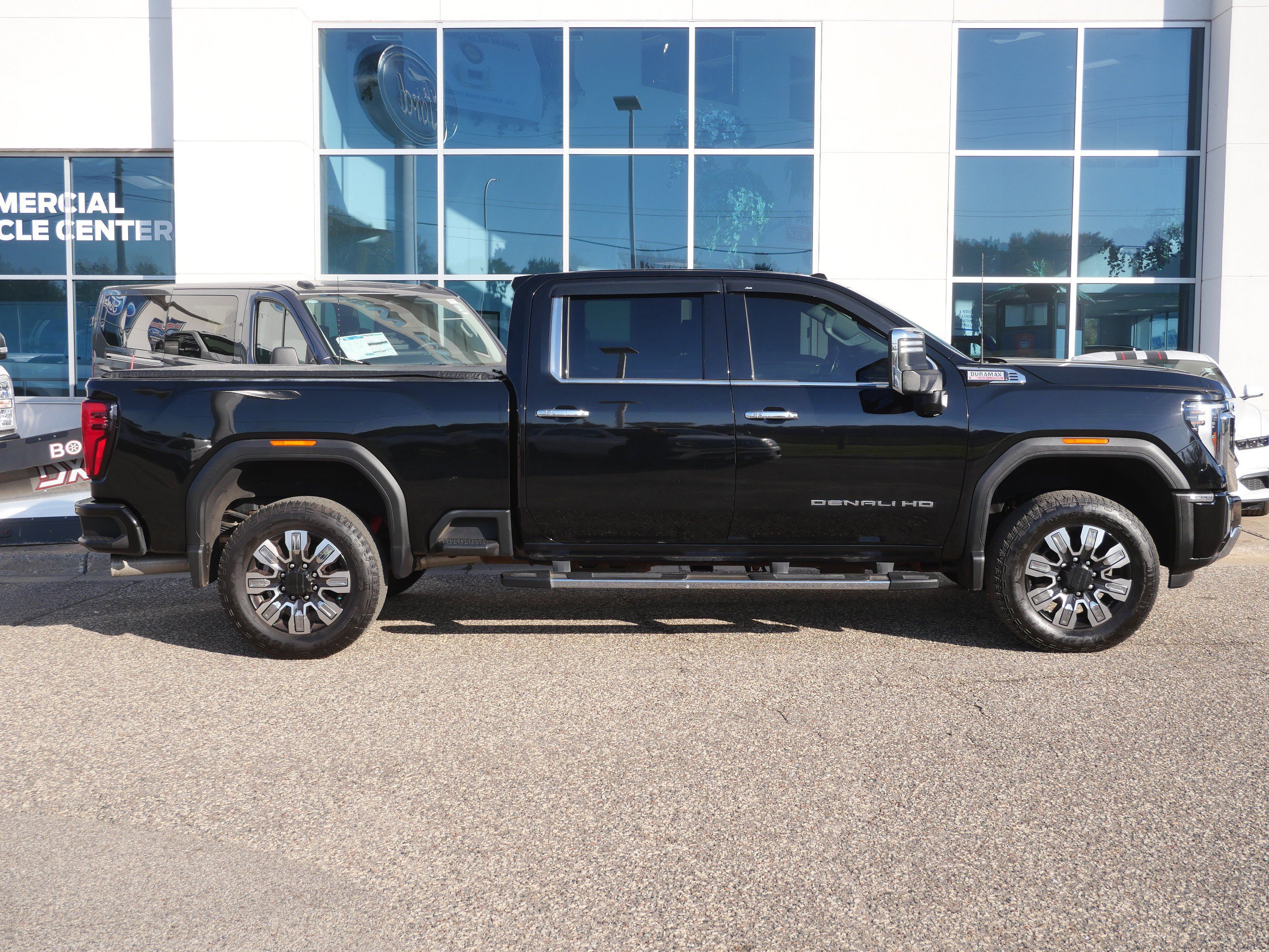 Used 2024 GMC Sierra 3500 Denali w/ Denali Reserve Package AWD/4WD image 2